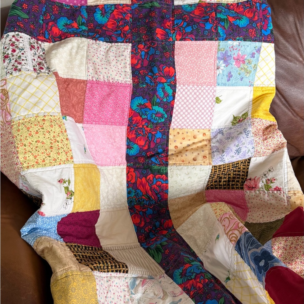 Handmade cross patchwork quilt - Picture 7 of 8